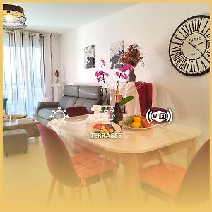 Appartement à 2 Chambres à Coucher