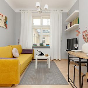 Sunny Studio Lwowska Street Metro By Noclegi Renters