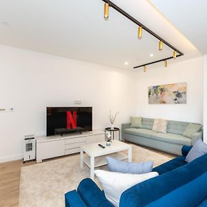 Appartement de Luxe à 2 Chambres à Coucher