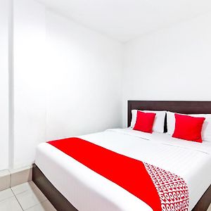 Super Oyo 321 Hotel D'Elegant