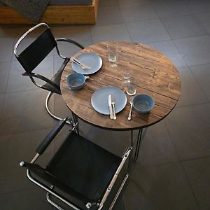 Luftiges Upcycling Studio Im Eg - Zentral