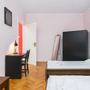 Modern Urban Escape - Old Town Apartment - By Upstairs