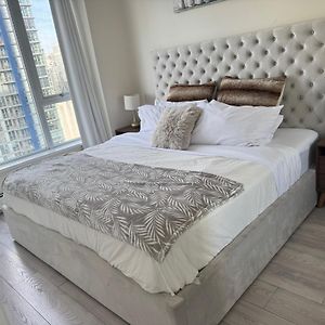 Beautiful Bright Modern Condo With Water View And Ac In Dt Vancouver 2Br,3Bd,2Bt Sleeps 6 Guests Free Parking Netflix Included