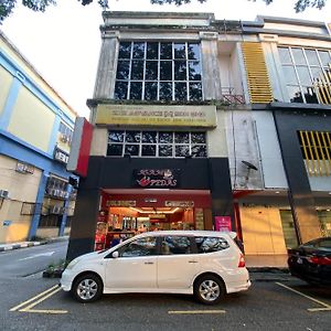 Oyo Home 90468 Syariah Asam Pedas