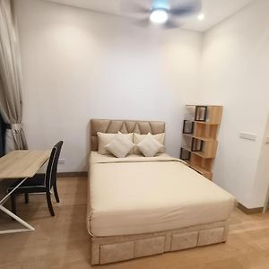 Studio Lit King-Size