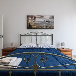 Roomors Of Naples