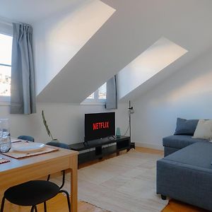 Stylish 2Br Castle View - Central | By Airnest