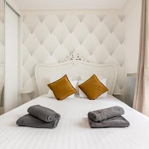 Appartement à 2 Chambres à Coucher