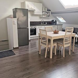 Appartement à 3 Chambres à Coucher