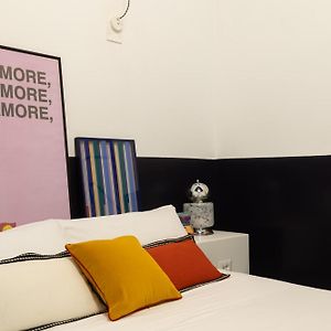 Studio Lit King-Size