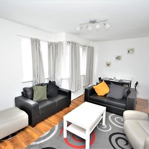 Lovely 2 Bedroom Condo In Greater London