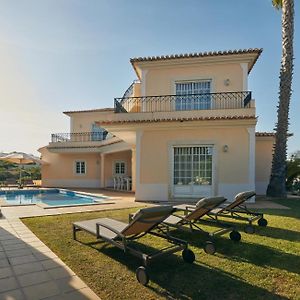 Villa à 3 Chambres à Coucher
