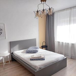 Studio Lit King-Size