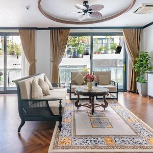 Appartement à 3 Chambres à Coucher aux Étages Supérieurs