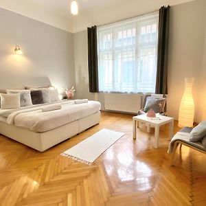 Appartement à 4 Chambres à Coucher