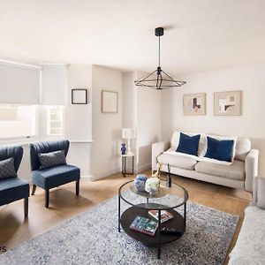 10 Mins Walk To The Oval, The Kennington Retreat