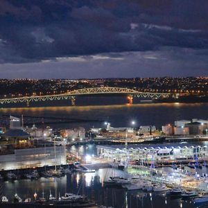 Magnificent Skytower, Sea, Habour View In Cbd