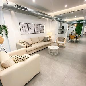 Appartement de Luxe à 2 Chambres à Coucher