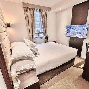 Central En-Suite Room 301