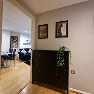 Deluxe Two-Bedroom Vauxhall Apartment