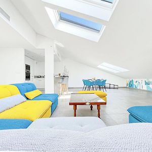 Appartement à 2 Chambres à Coucher