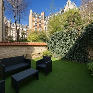 Garden Flat In Paris 16