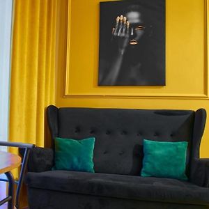 A Cozy Apartment In The Heart Of The City