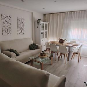 Appartement à 3 Chambres à Coucher
