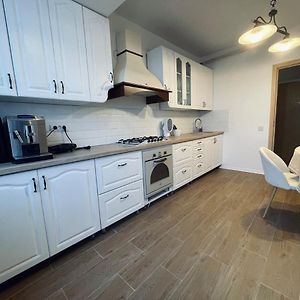 Appartement à 3 Chambres à Coucher