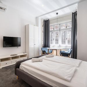 Z32 - Central & Chic - Stylish Stay By Bqa