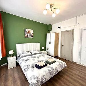 Yellowhouse Room 4
