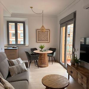Life Apartments Alameda Colon