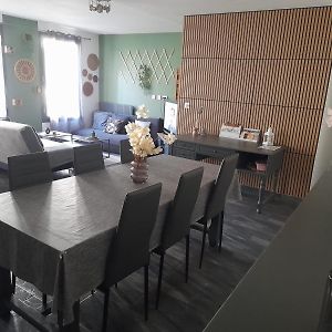 Appartement à 2 Chambres à Coucher