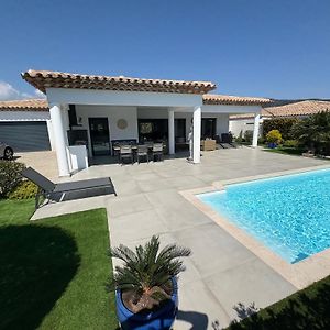 Villa à 3 Chambres à Coucher