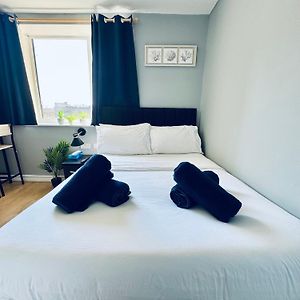 Unique Studio Flat In City 1111