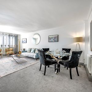 Appartement à 2 Chambres à Coucher