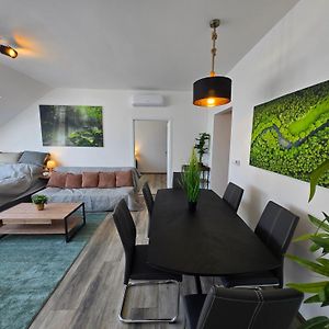 Appartement à 3 Chambres à Coucher