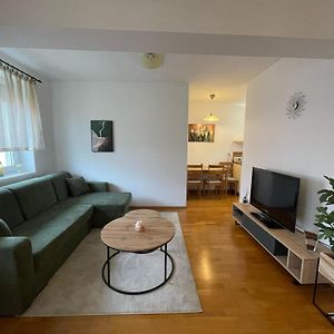 Appartement à 3 Chambres à Coucher