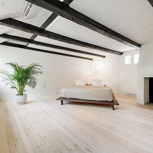 Appartement Luxe à 4 Chambres à Coucher