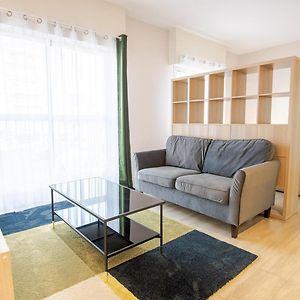 Studio Lit King-Size