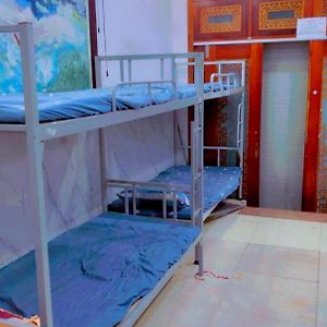 Chambre Juste Pour Hommes Dortoir