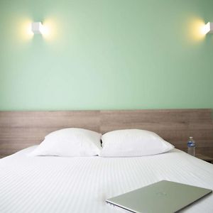 Studio Lit King-Size