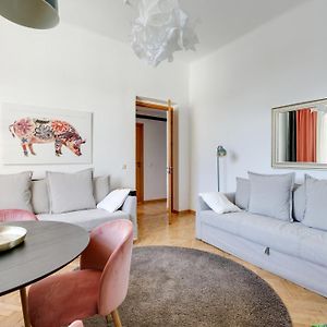 Tyzen39&38 Luxury Apartment