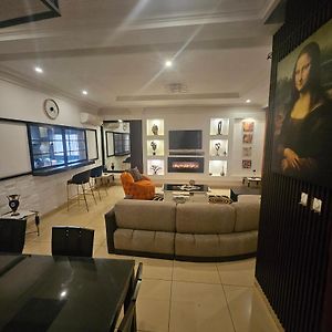 Appartement à 2 Chambres à Coucher