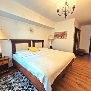 Room 27 @ Arc De Triomphe