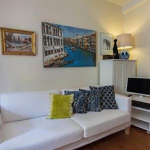 106 A - Martim Moniz Central Apartment