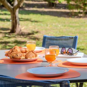 Les 15 Pins & La Mer -Your Green Getaway Near Sea & Beach