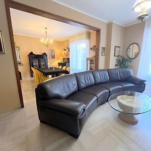 La Lirica Home