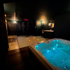 Mieuxqualhotel jacuzzi privatif Le carré