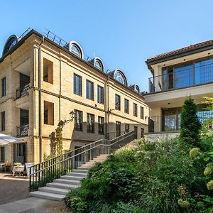 Artsy Exclusive Old Town Residence Gallery Walk